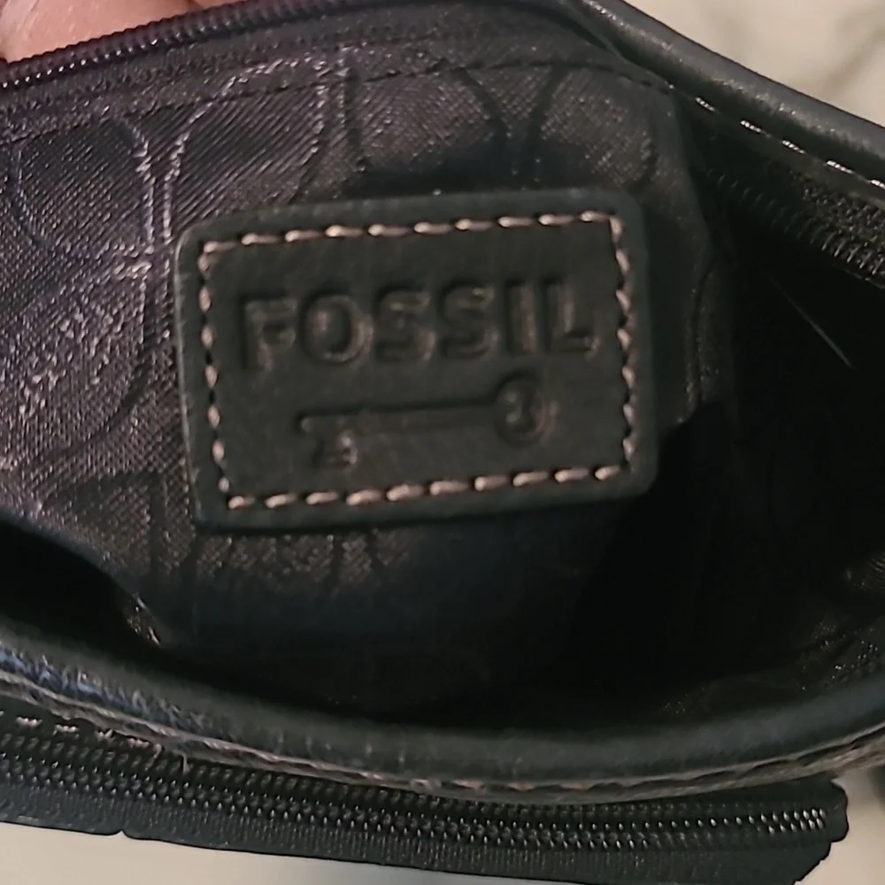 Fossil Cross Town Black Leather Slim Crossbody Messenger Bag Errands Practical